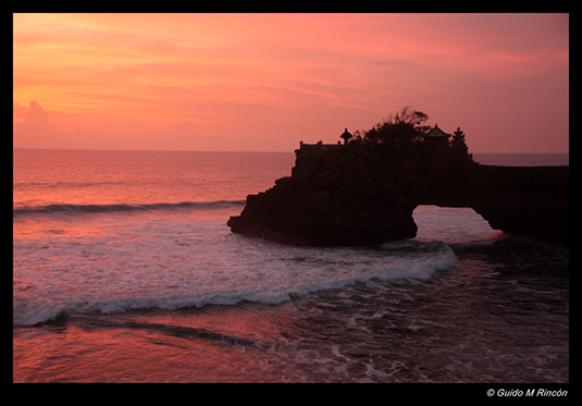 %_tempFileName07)%20Sunset%20over%20Tanah%20Lot,%20Bali%